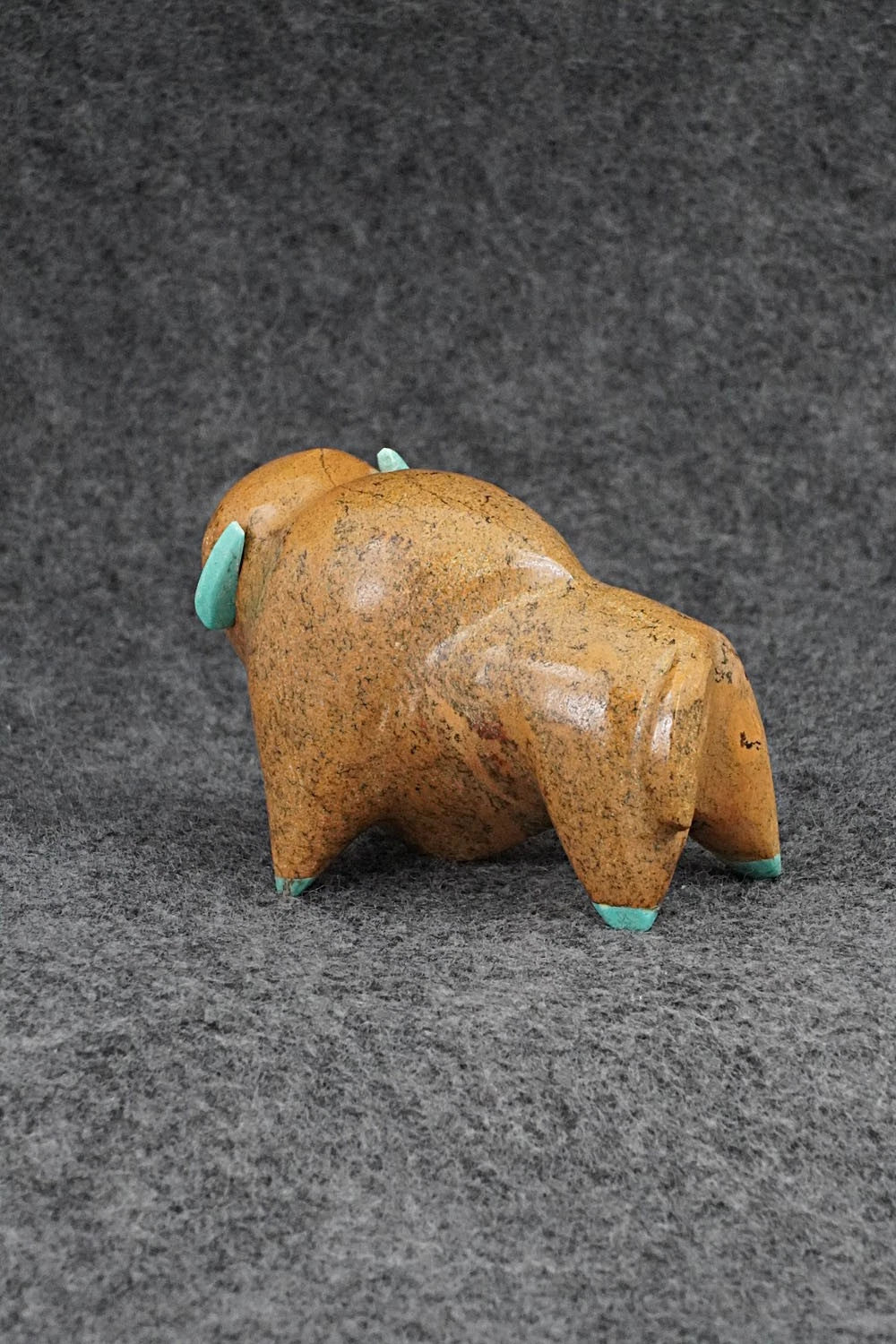 Buffalo Zuni Fetish Carving - Enrike Leekya