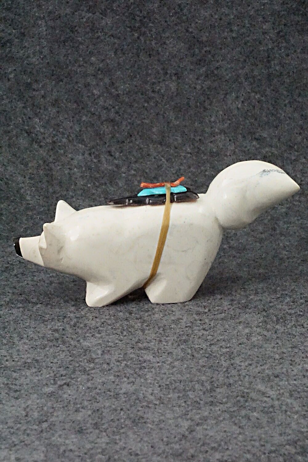 Wolf Zuni Fetish Carving - Enrike Leekya