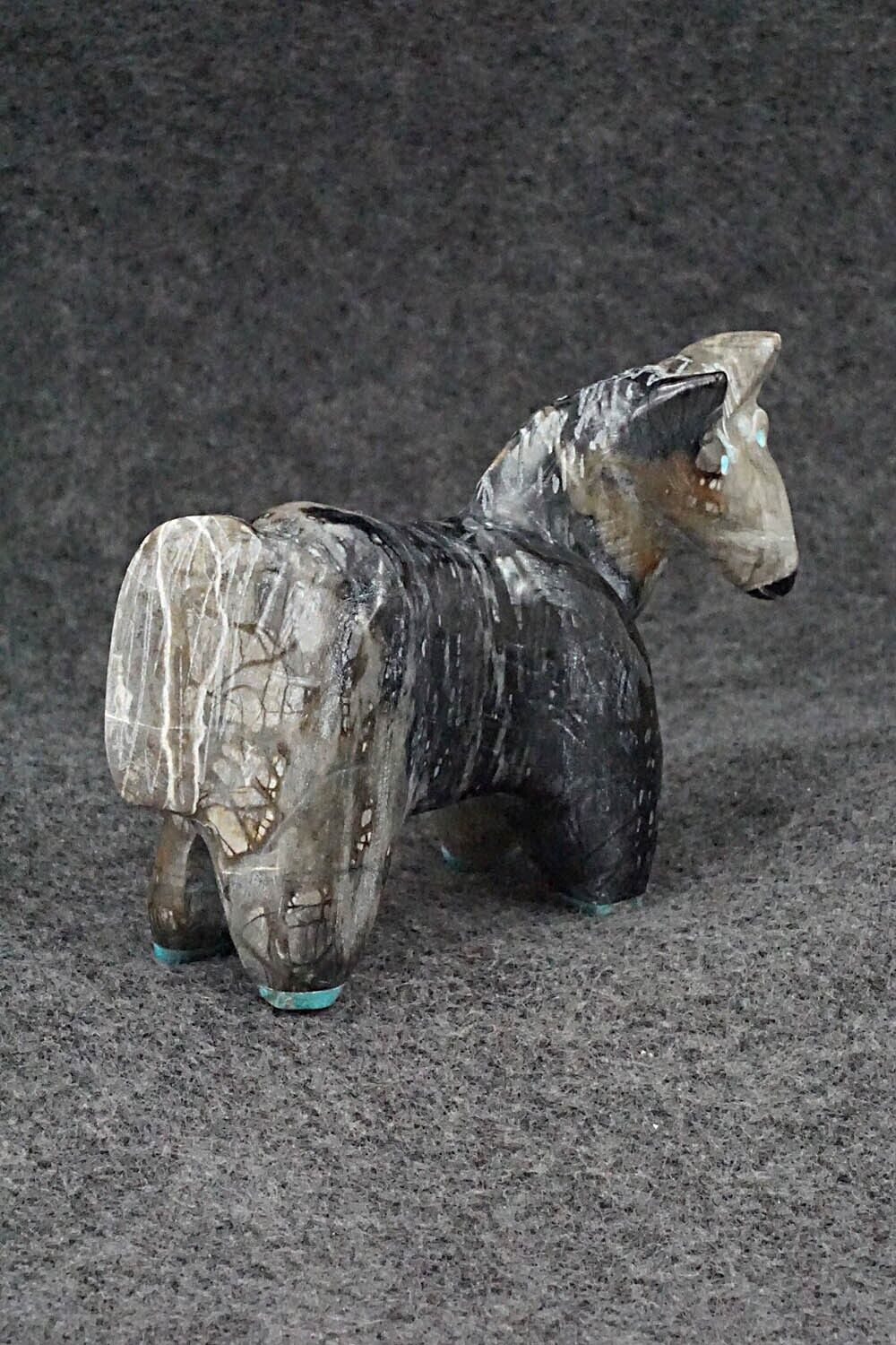 Horse Zuni Fetish Carving - Freddie Leekya