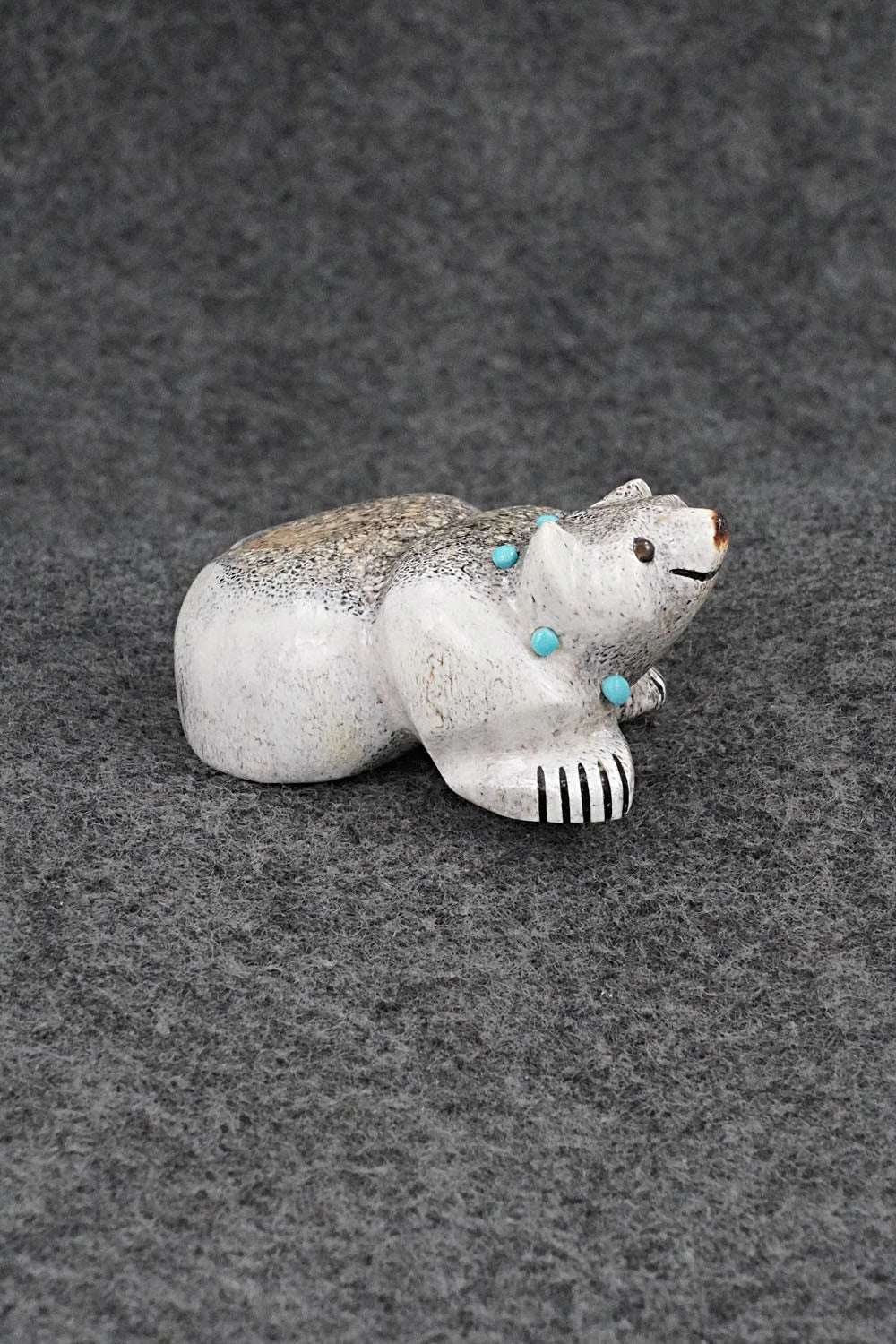 Bear Zuni Fetish Carving - Claudia Peina