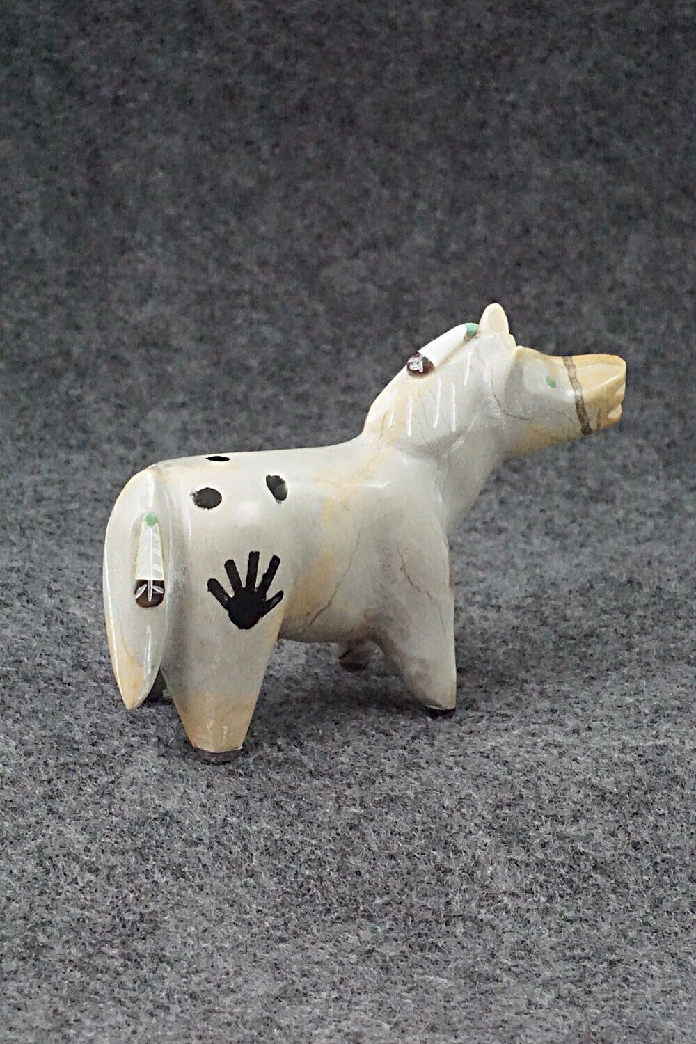 Horse Zuni Fetish Carving - Enrike Leekya