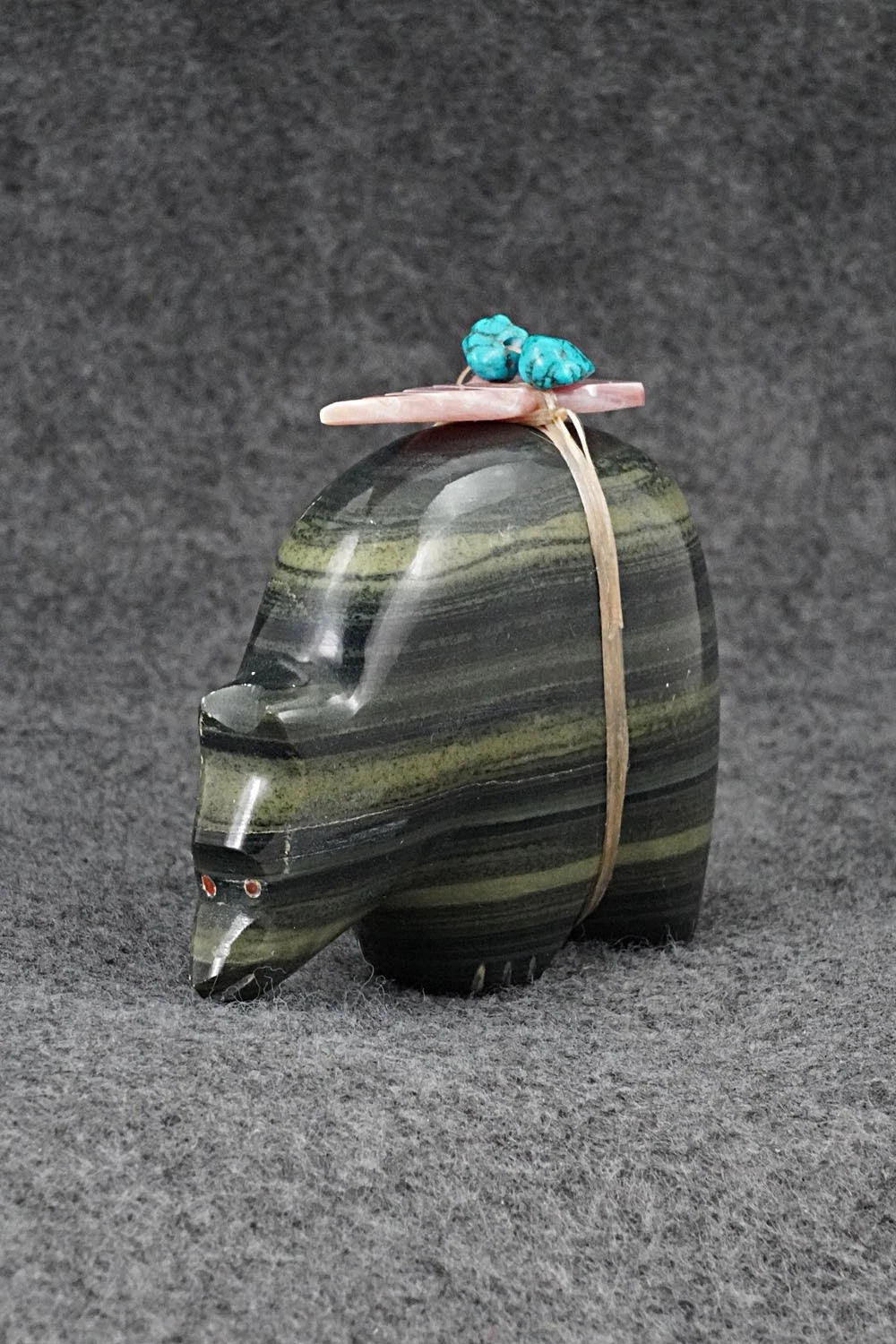 Bear Zuni Fetish Carving - Daphne Quam