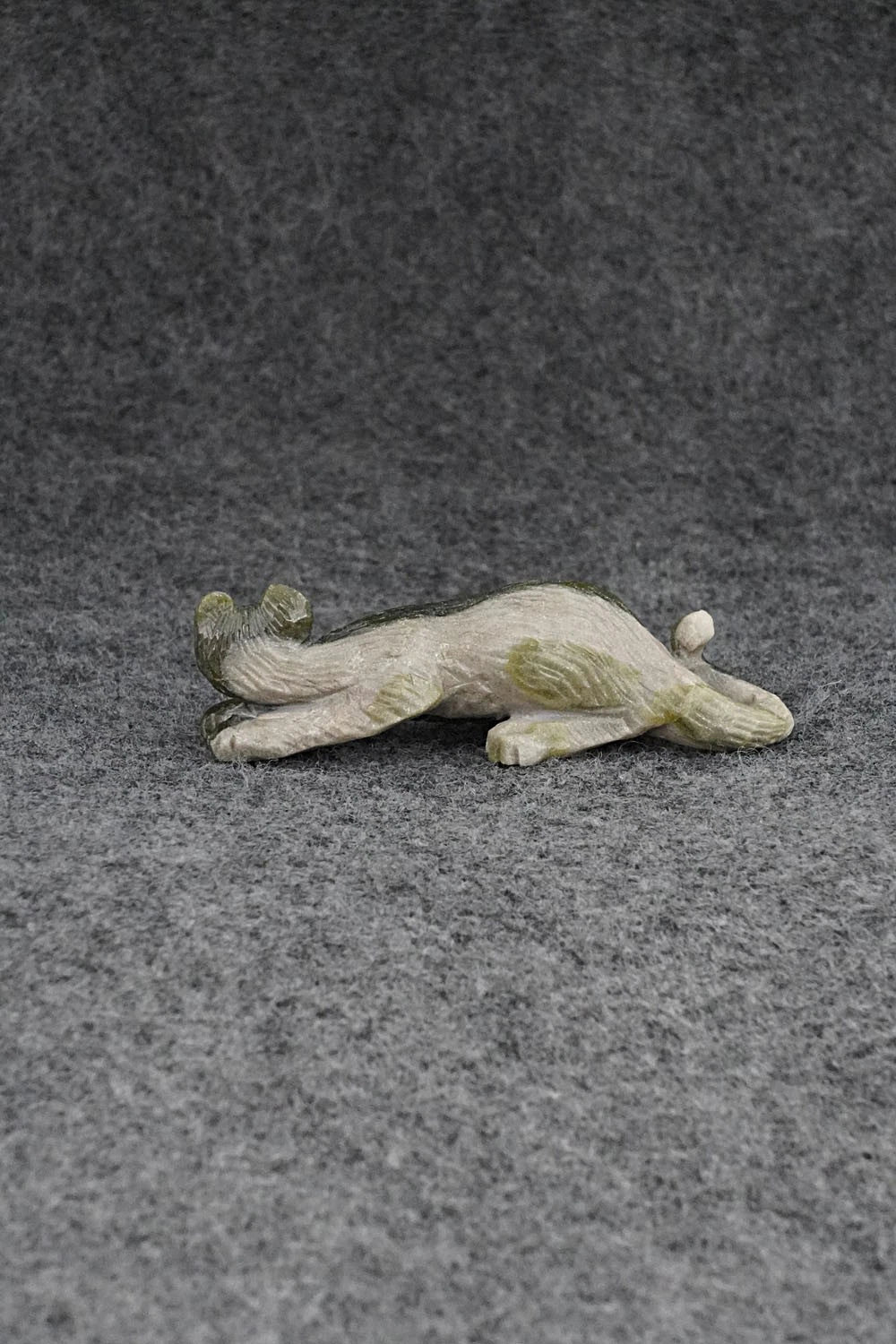 Mountain Lion Zuni Fetish Carving - Wilfred Cheama