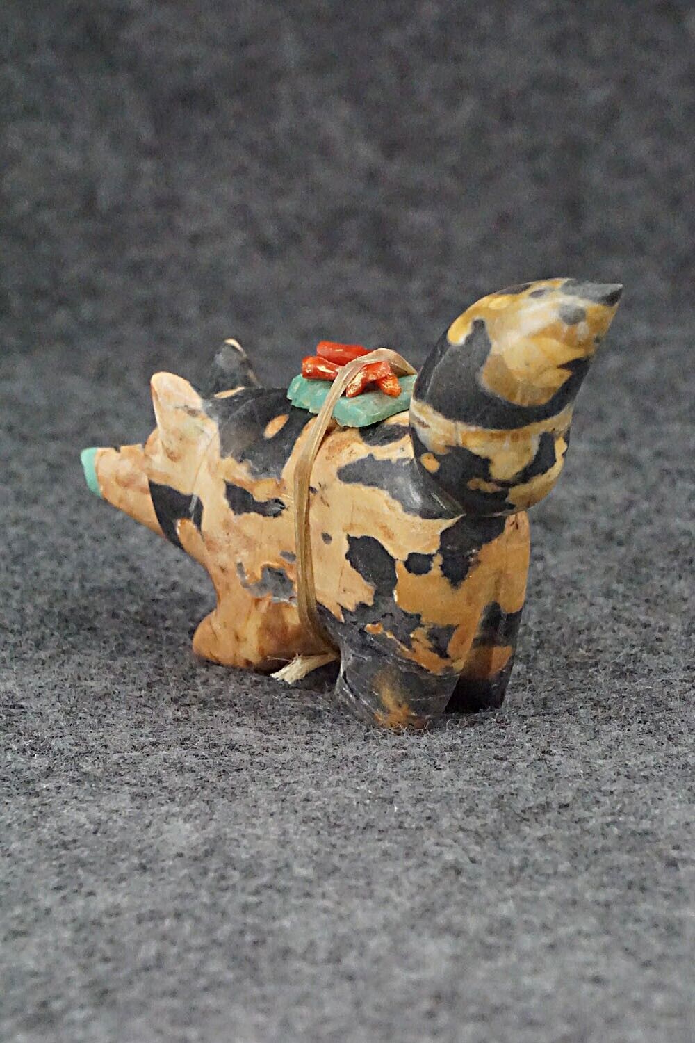 Wolf Zuni Fetish Carving - Enrike Leekya