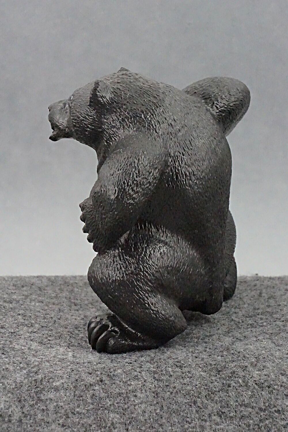 Bear Zuni Fetish Carving - Travis Lasiloo
