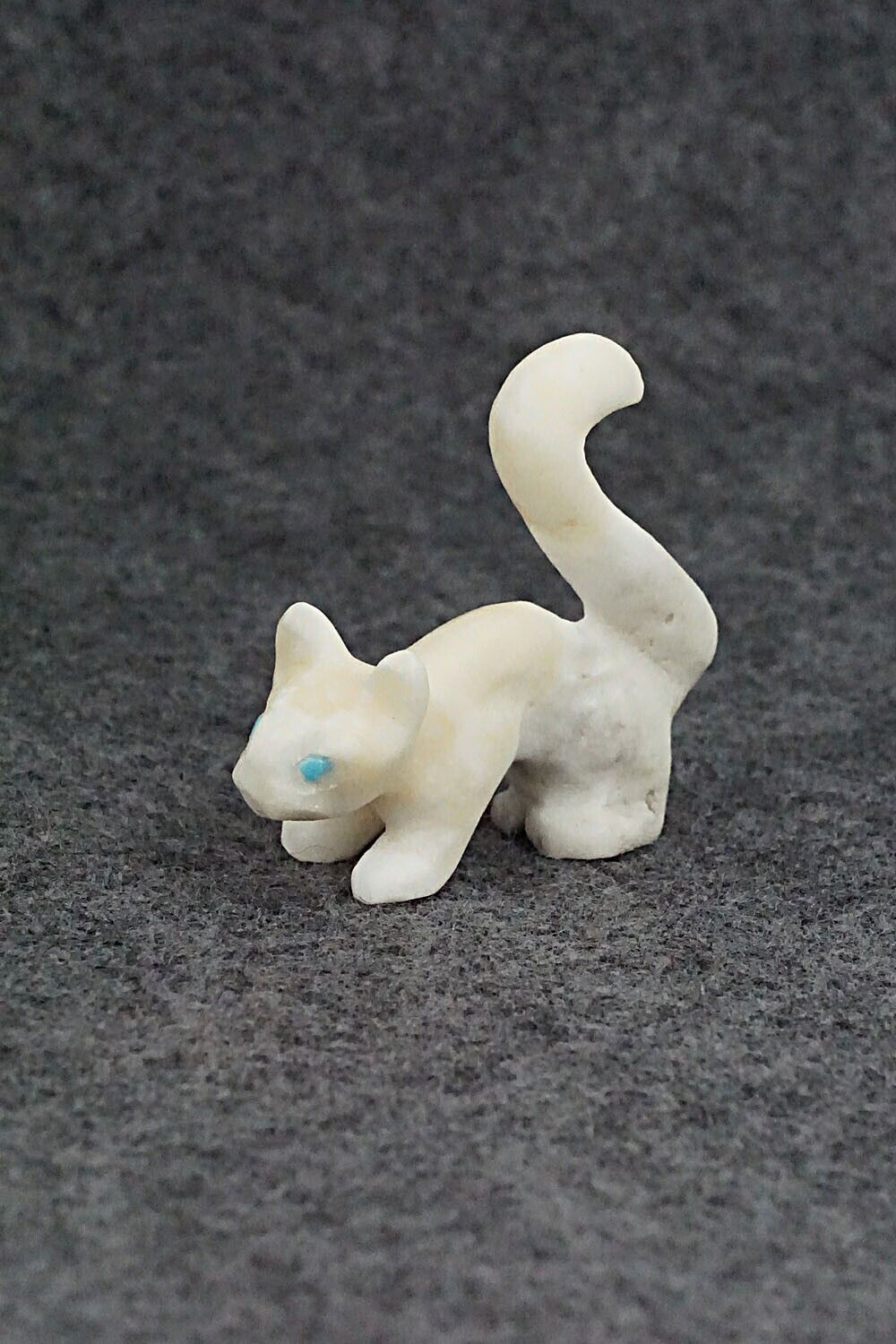 Mountain Lion Zuni Fetish Carving - Wilfred Cheama