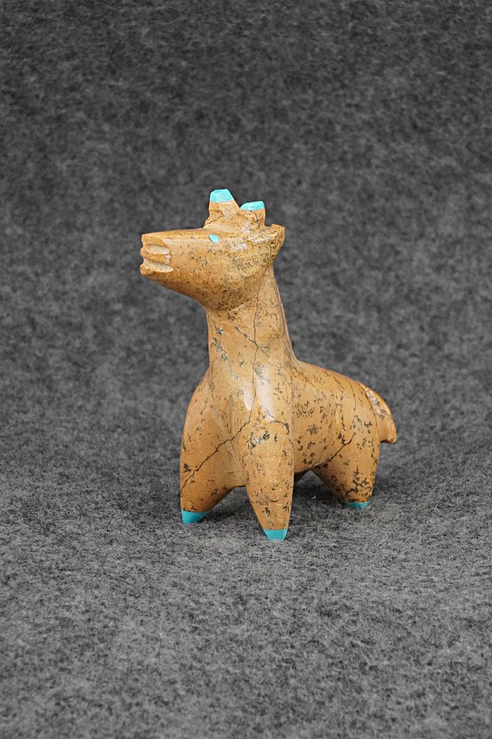 Giraffe Zuni Fetish Carving - Enrike Leekya