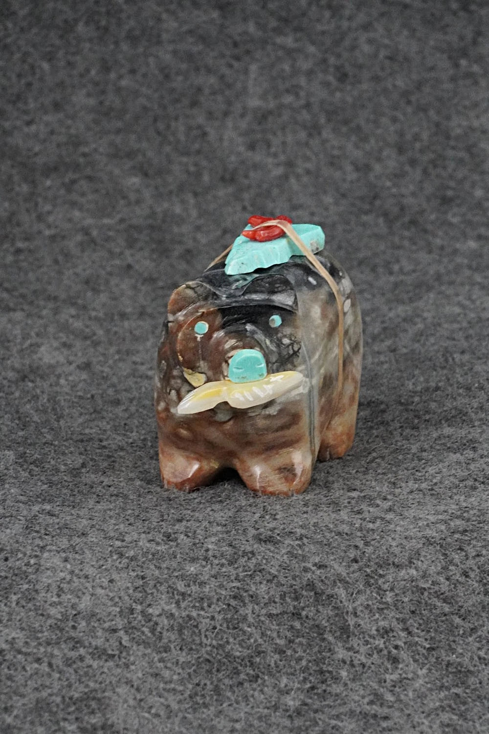 Bear Zuni Fetish Carving - Enrike Leekya