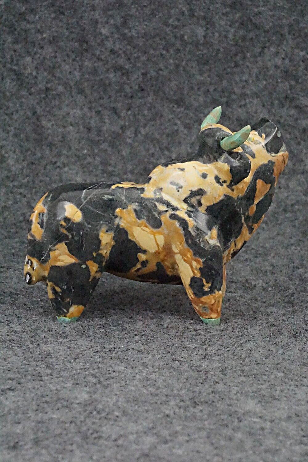 Bull Zuni Fetish Carving - Enrike Leekya