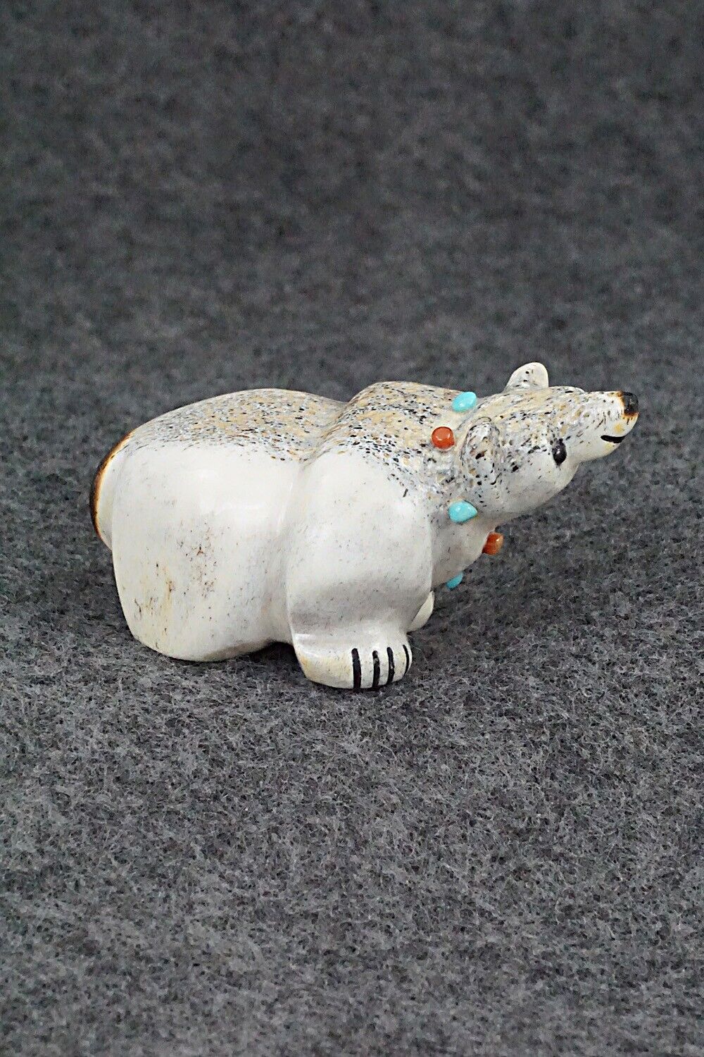 Bear Zuni Fetish Carving - Claudia Peina