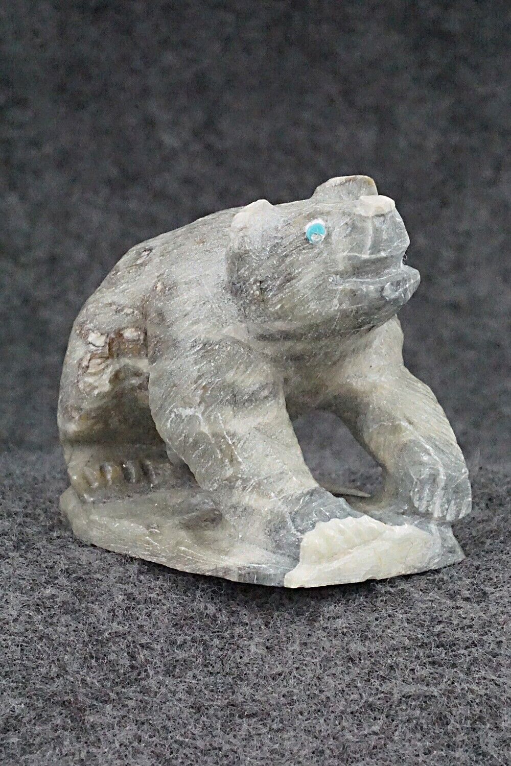 Bear Zuni Fetish Carving - Derrick Kaamasee