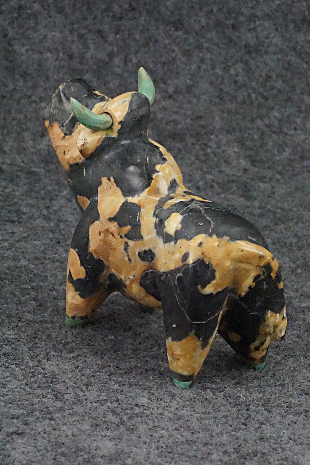 Bull Zuni Fetish Carving - Enrike Leekya