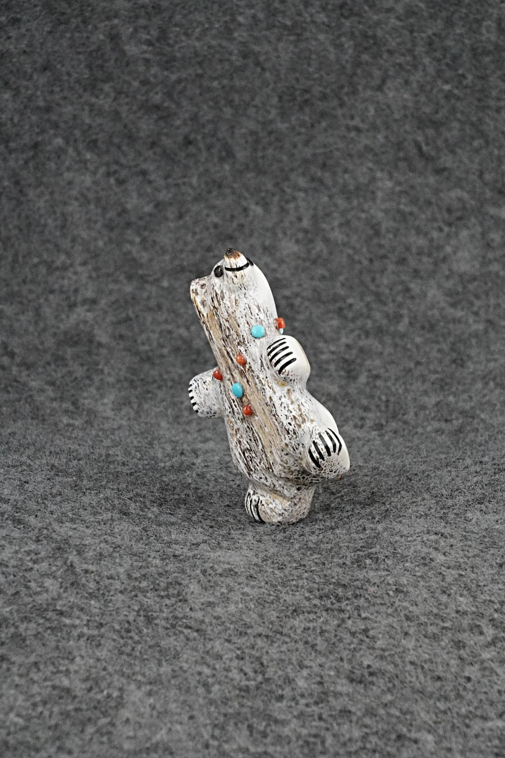 Bear Zuni Fetish Carving - Claudia Peina