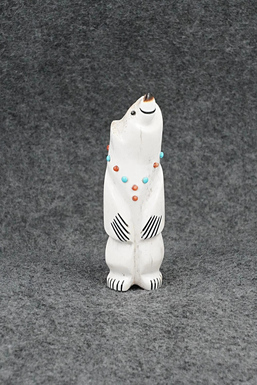 Bear Zuni Fetish Carving - Claudia Peina