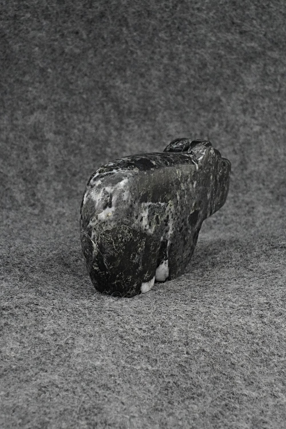 Bear Zuni Fetish Carving - Bernard Laiwakete