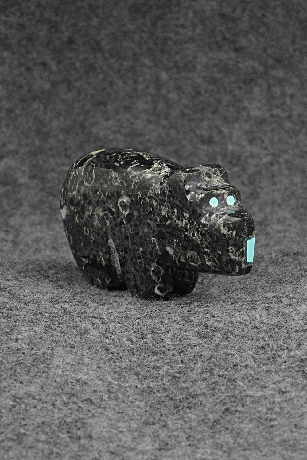 Bear Zuni Fetish Carving - Bernard Laiwakete