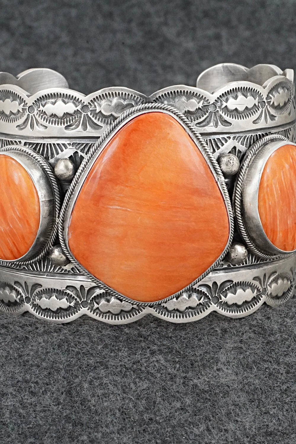 Spiny Oyster & Sterling Silver Bracelet - Mark Yazzie