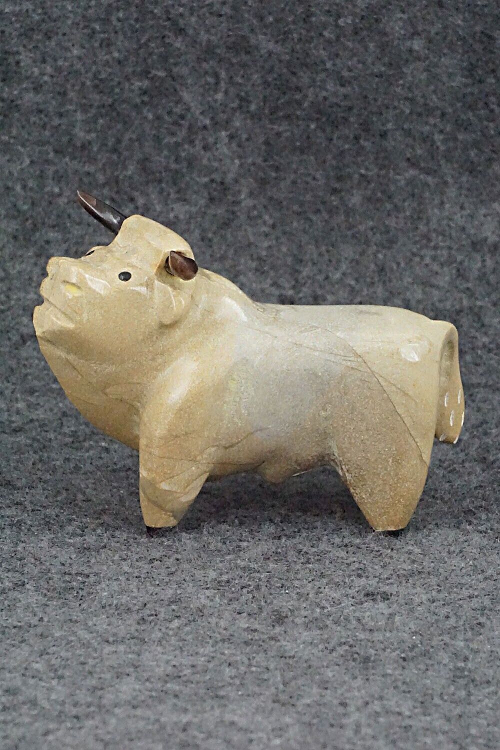 Bull Zuni Fetish Carving - Enrike Leekya