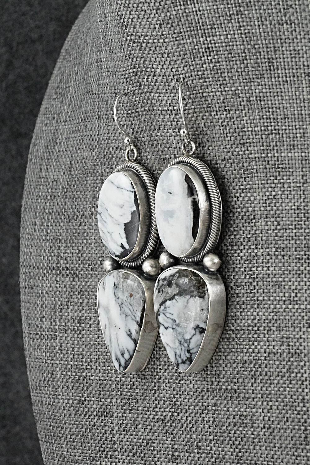 White Buffalo & Sterling Silver Necklace and Earrings Set - Mark Yazzie