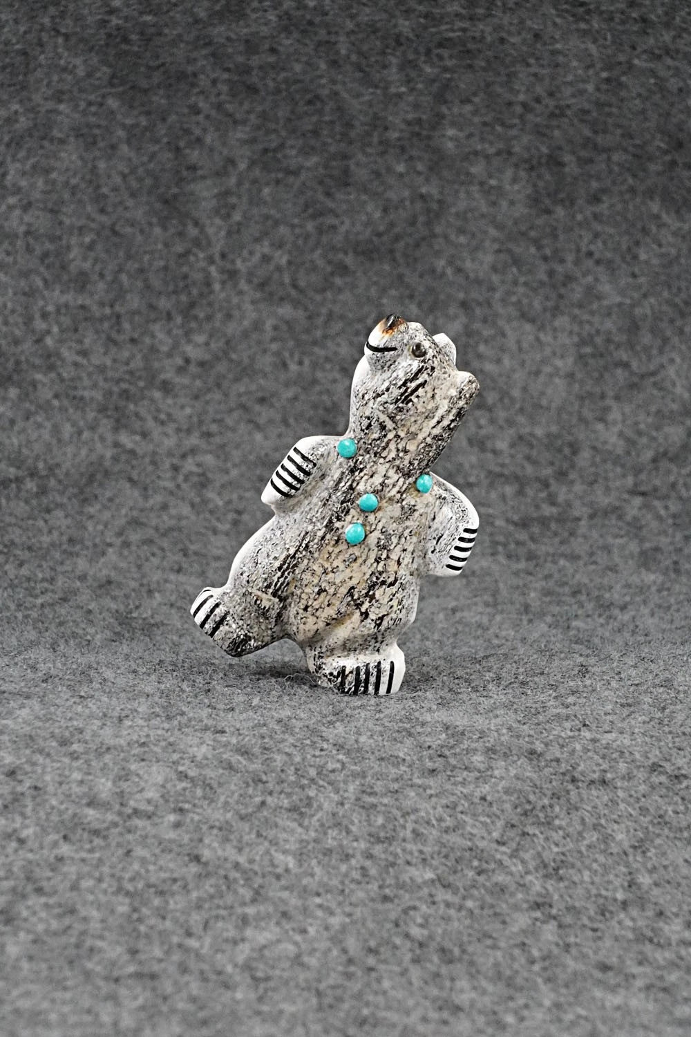 Bear Zuni Fetish Carving - Claudia Peina