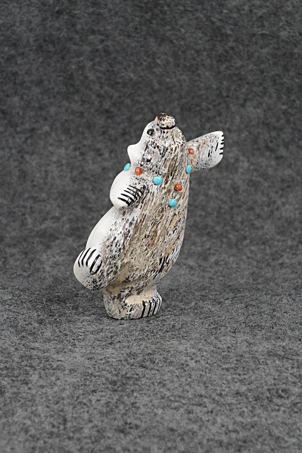 Bear Zuni Fetish Carving - Claudia Peina