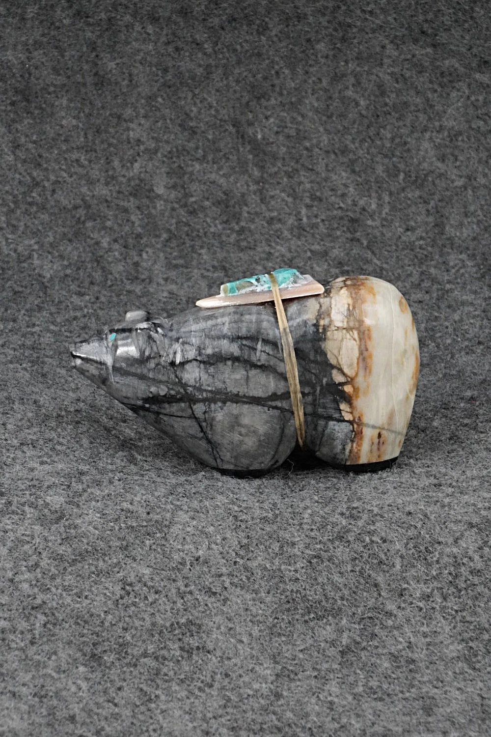 Bear Zuni Fetish Carving - Delvin Leekya