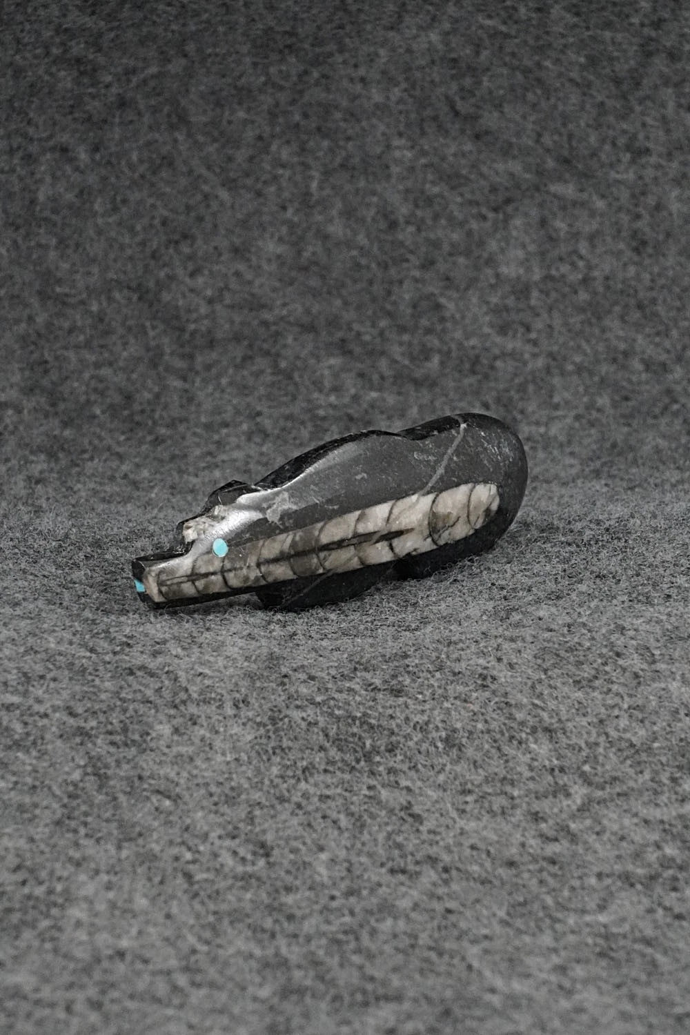 Bear Zuni Fetish Carving - Bernard Laiwakete