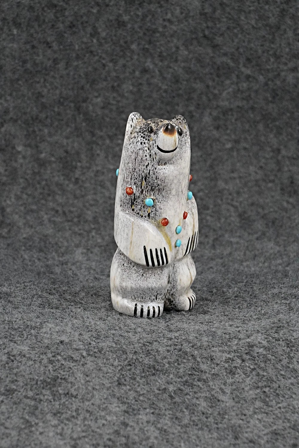 Bear Zuni Fetish Carving - Claudia Peina