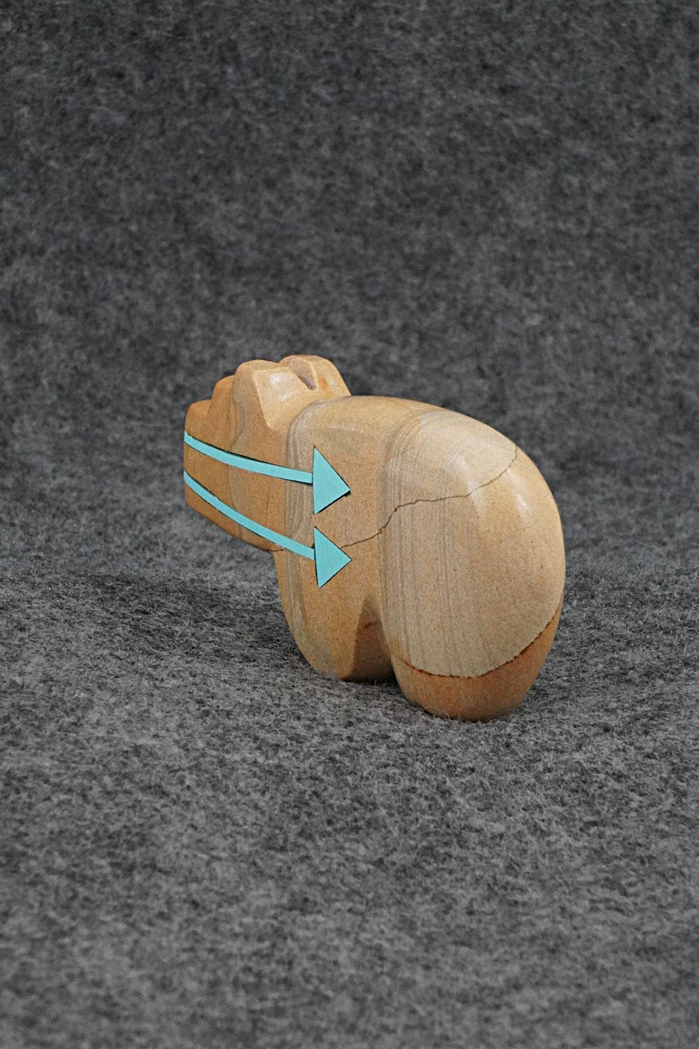 Bear Zuni Fetish Carving - Bernard Laiwakete