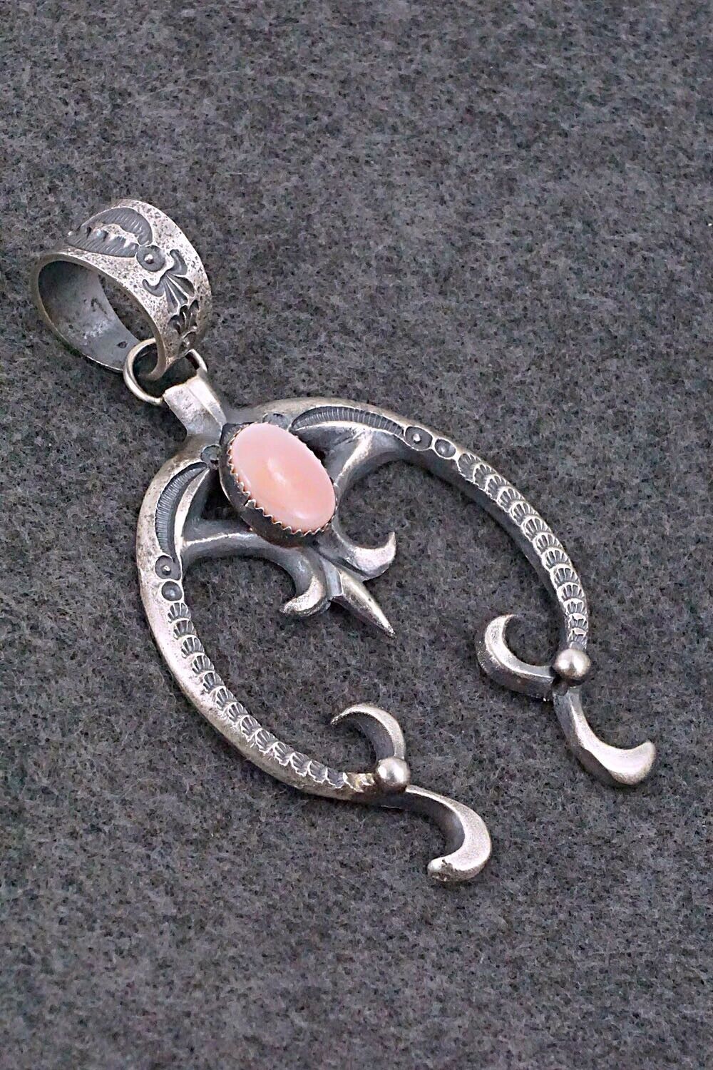 Pink Conch Shell & Sterling Silver Pendant - Eva & Linberg Billah
