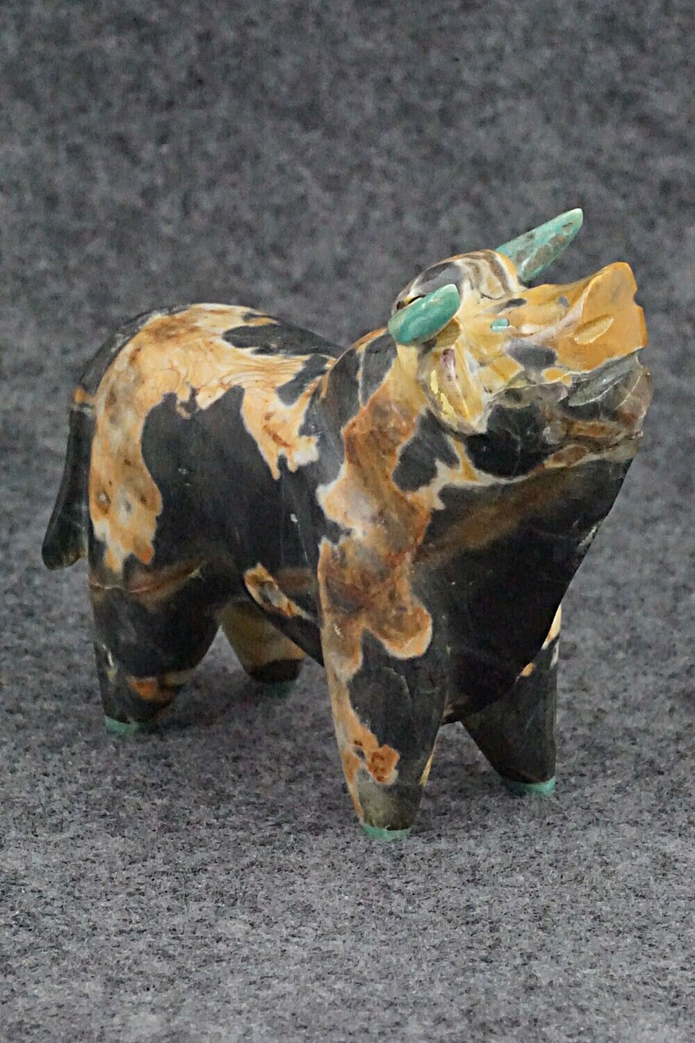 Bull Zuni Fetish Carving - Enrike Leekya