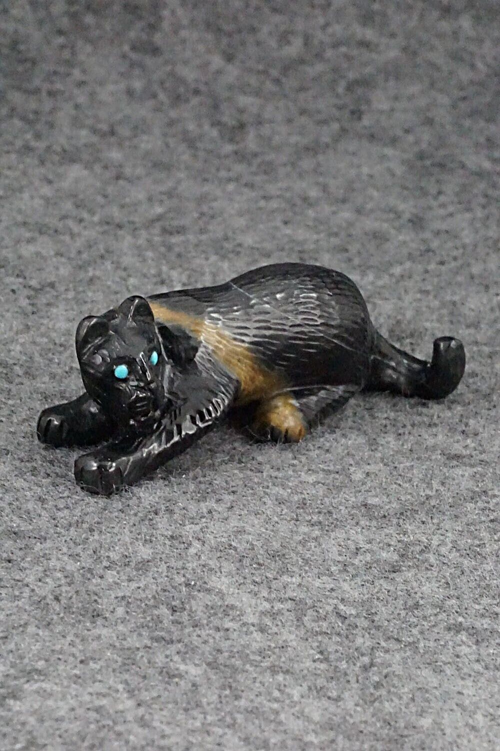 Mountain Lion Zuni Fetish Carving - Wilfred Cheama