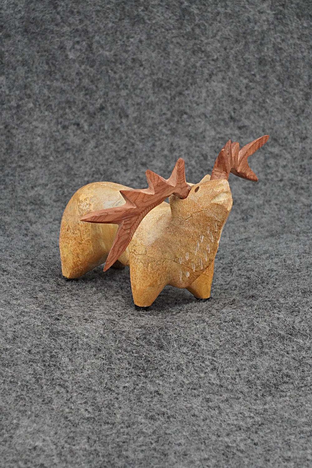 Elk Zuni Fetish Carving - Enrike Leekya