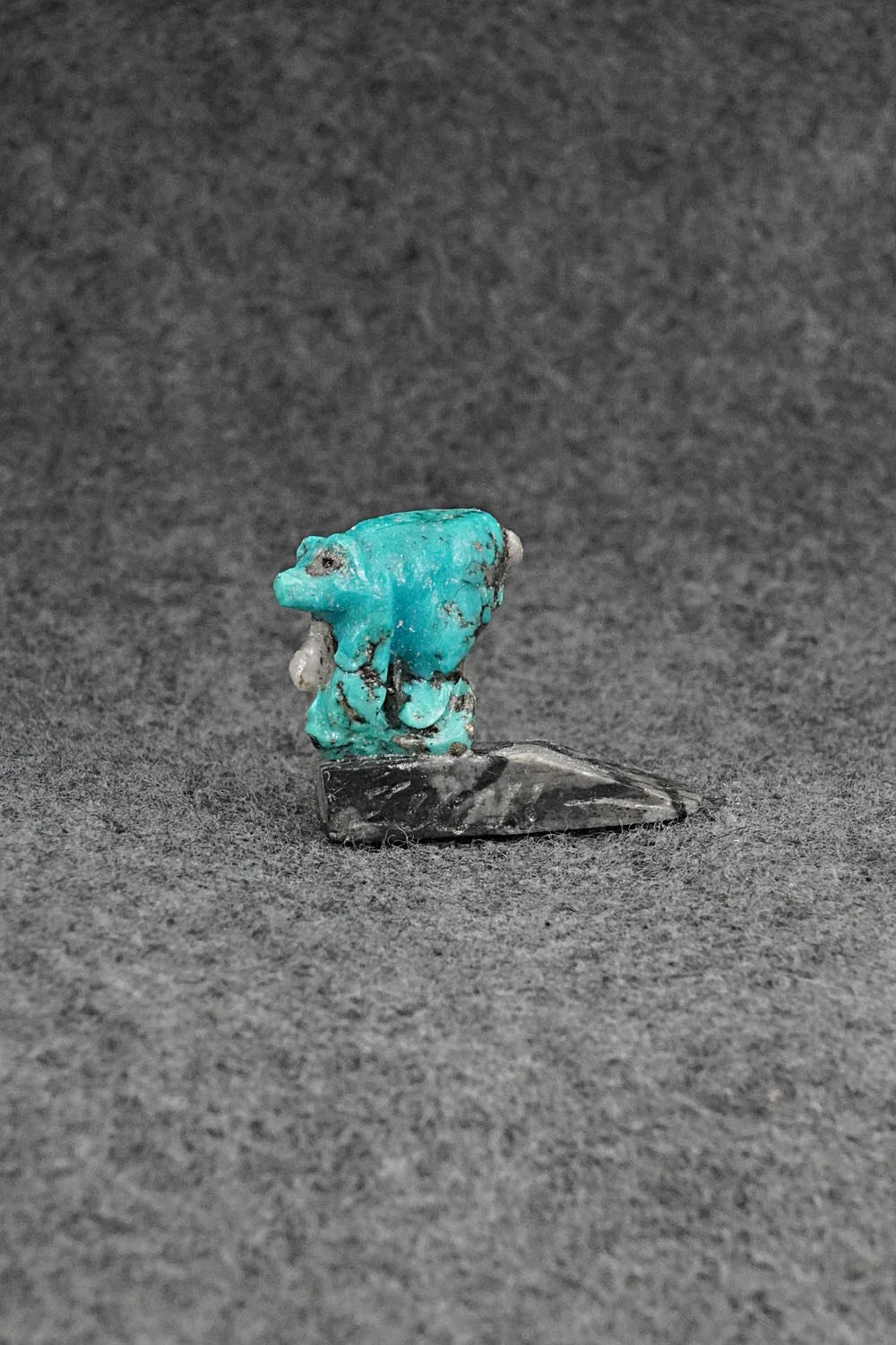 Bear Zuni Fetish Carving - Ruben Najara