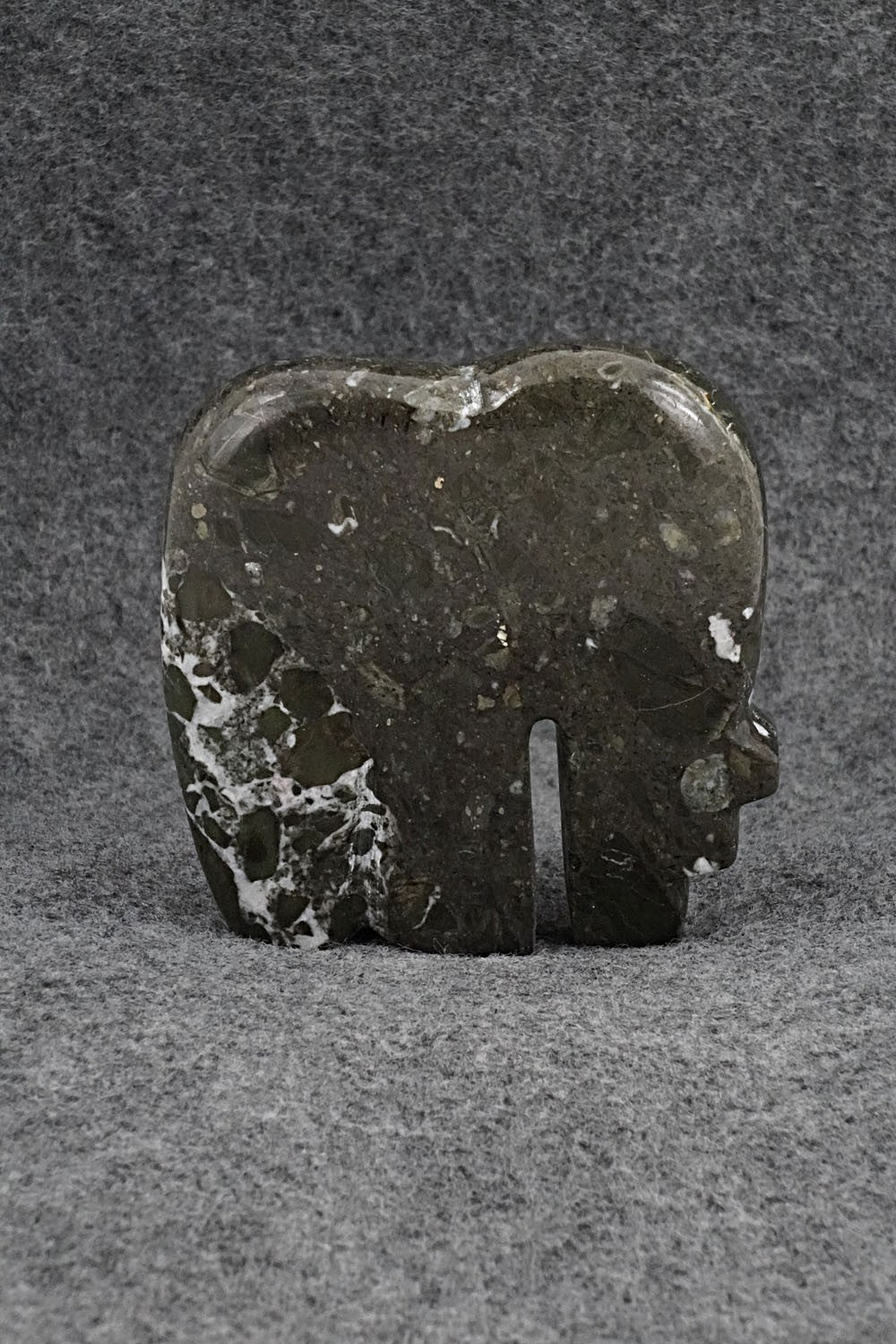 Bear Zuni Fetish Carving - Bernard Laiwakete