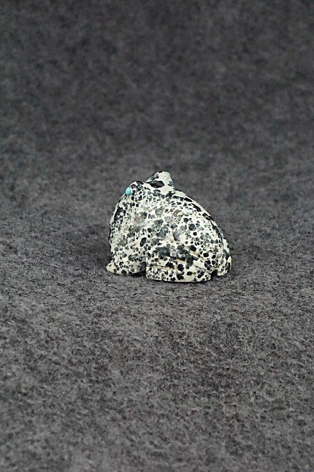 Frog Zuni Fetish Carving - Karen Hustito