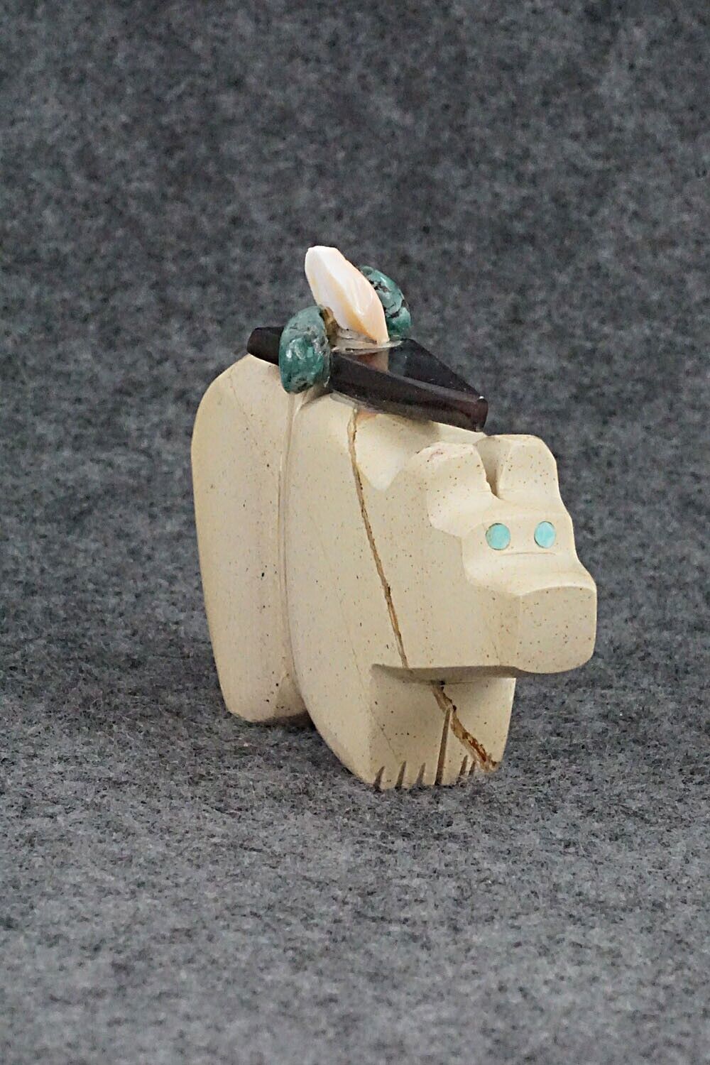 Bear Zuni Fetish Carving - Bernard Laiwakete