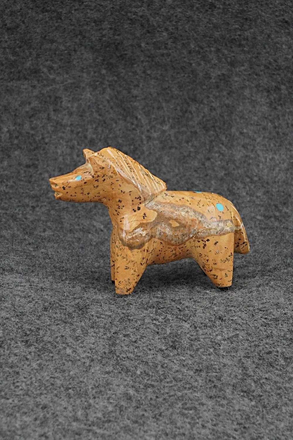 Horse Zuni Fetish Carving - Enrike Leekya