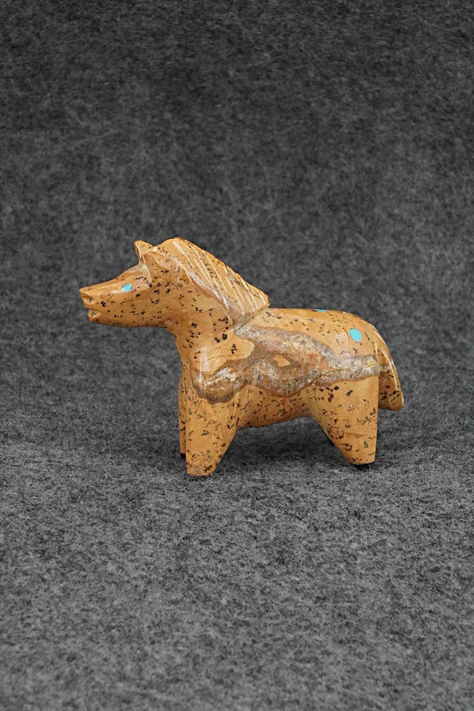 Horse Zuni Fetish Carving - Enrike Leekya