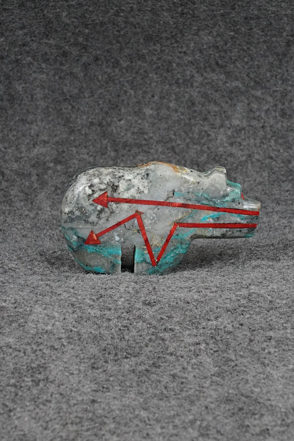 Bear Zuni Fetish Carving - Bernard Laiwekete