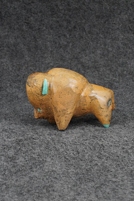 Buffalo Zuni Fetish Carving - Enrike Leekya