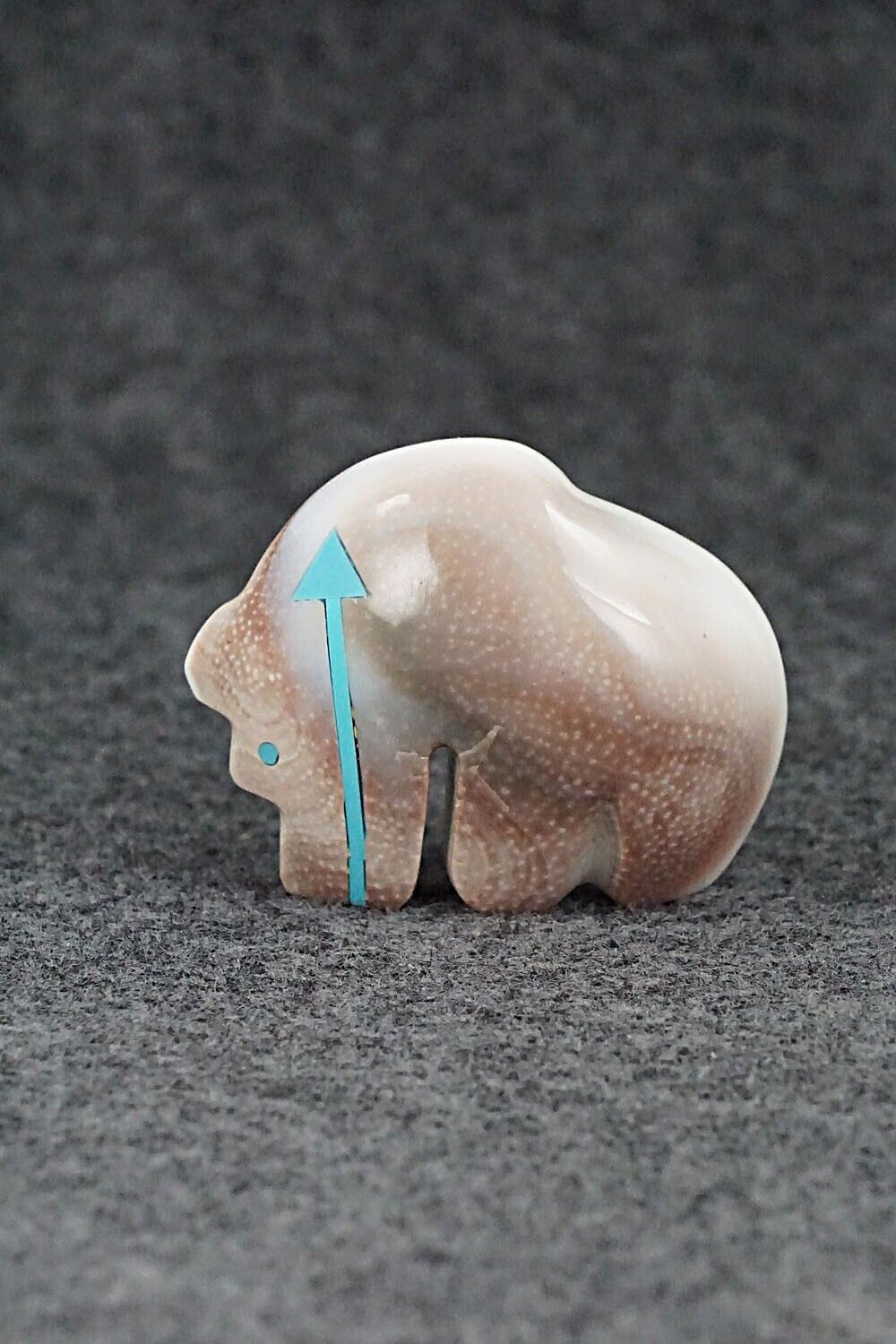 Bear Zuni Fetish Carving - Bernard Laiwakete