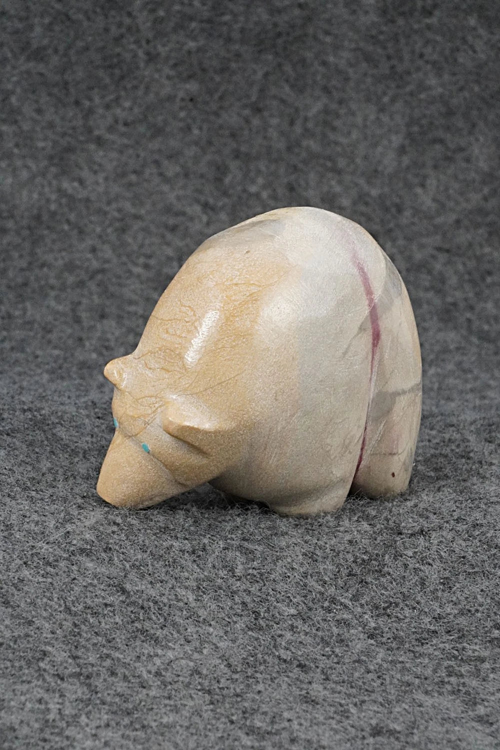 Bear Zuni Fetish Carving - Delvin Leekya