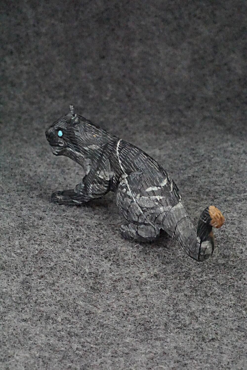 Mountain Lion Zuni Fetish Carving - Lance Cheama