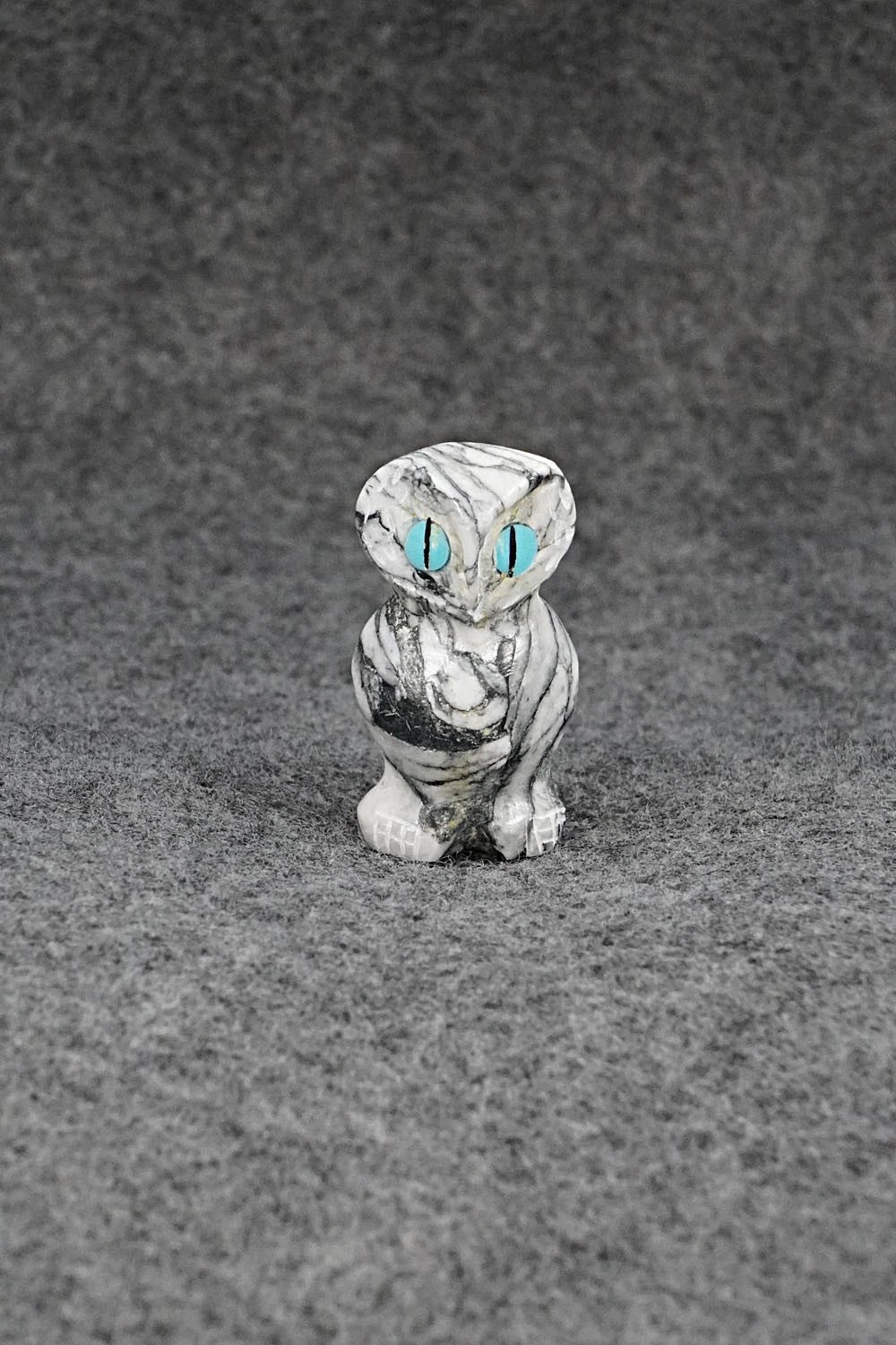 Owl Zuni Fetish Carving - Andres Jernention