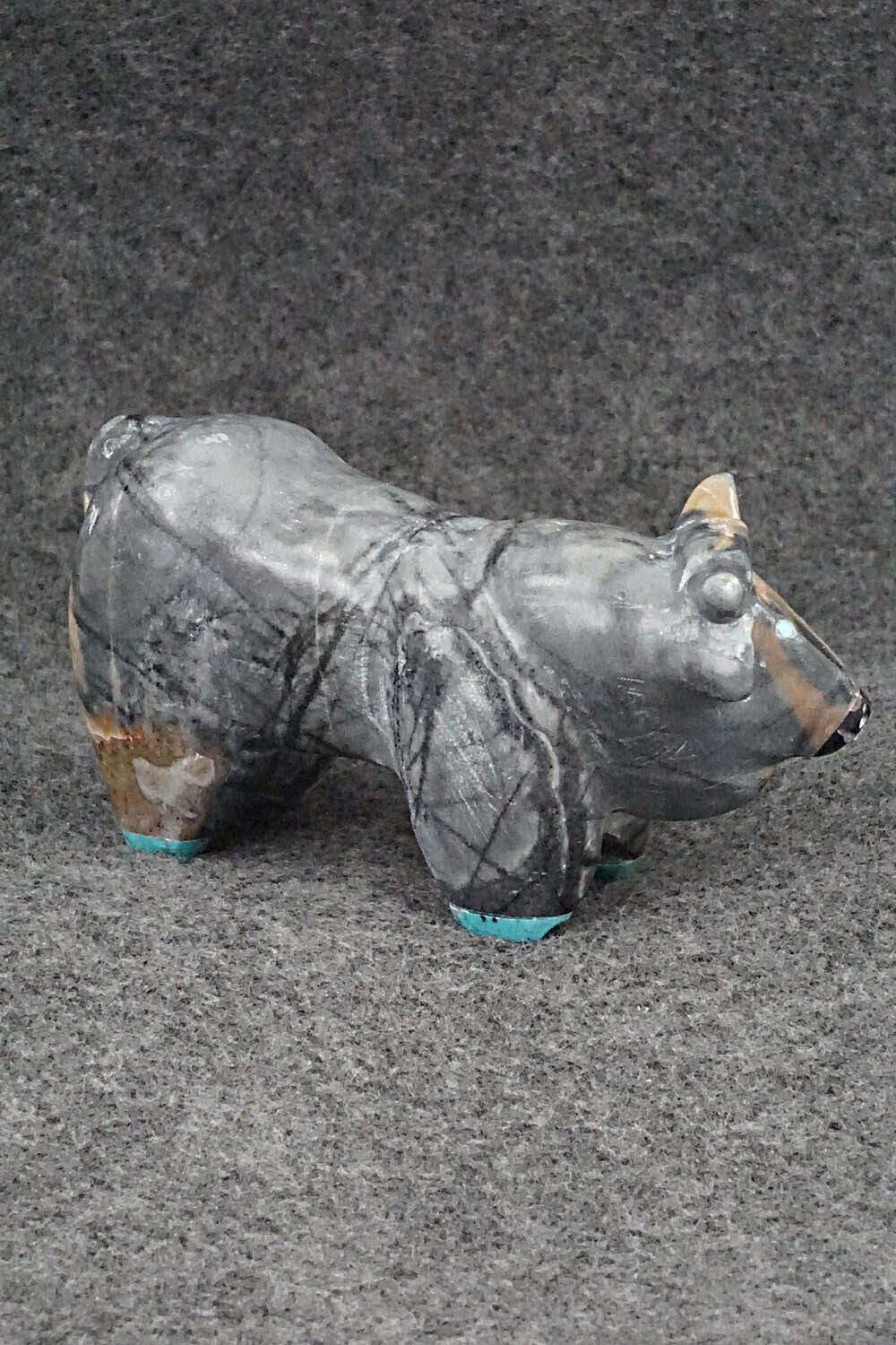 Bull Zuni Fetish Carving - Freddie Leekya