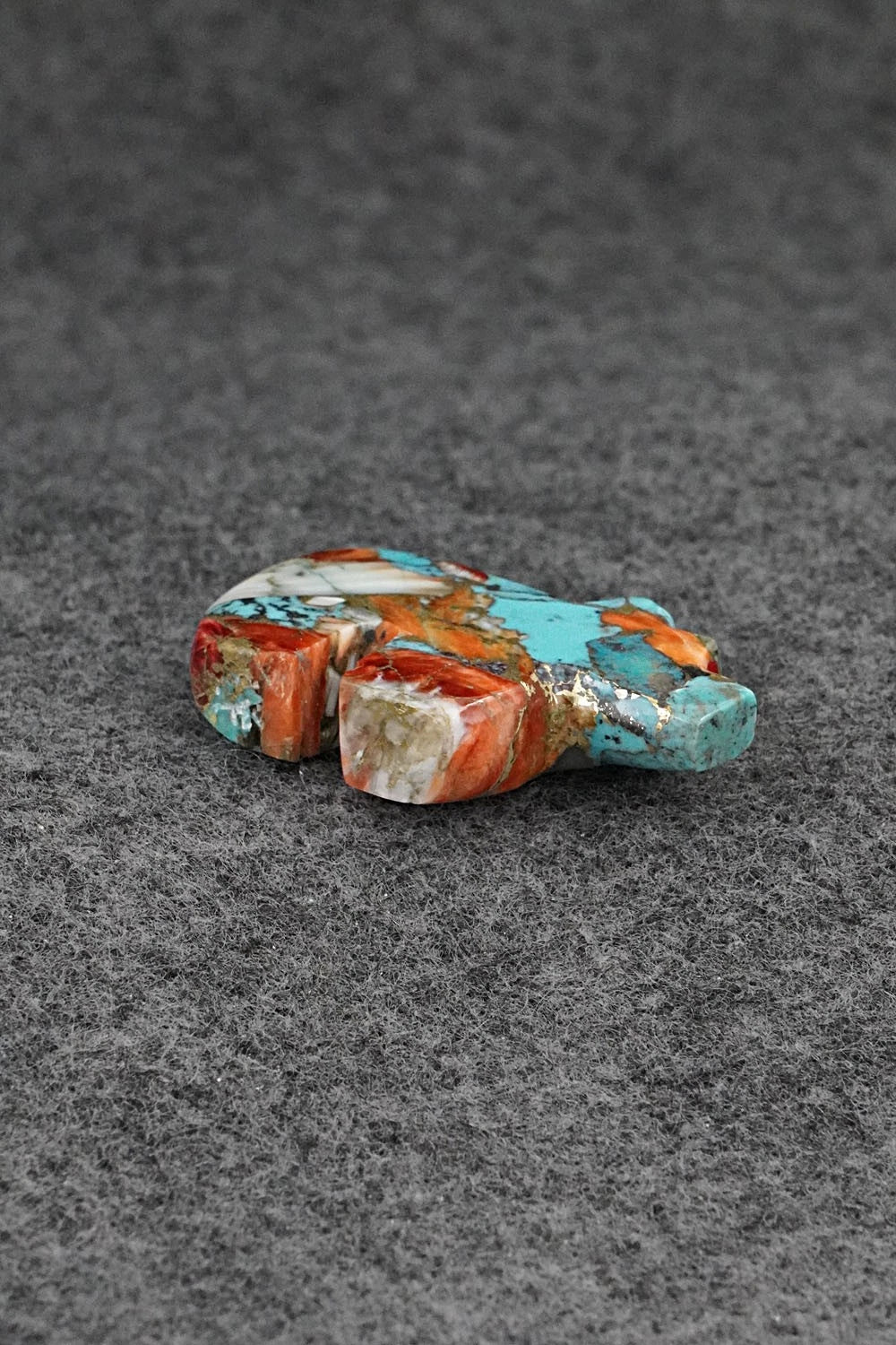 Bear Zuni Fetish Carving - Bernard Laiwekete