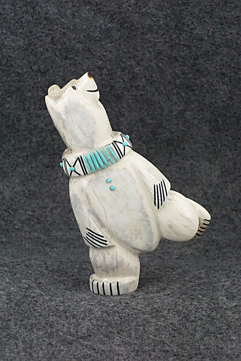 Bear Zuni Fetish Carving - Claudia Peina