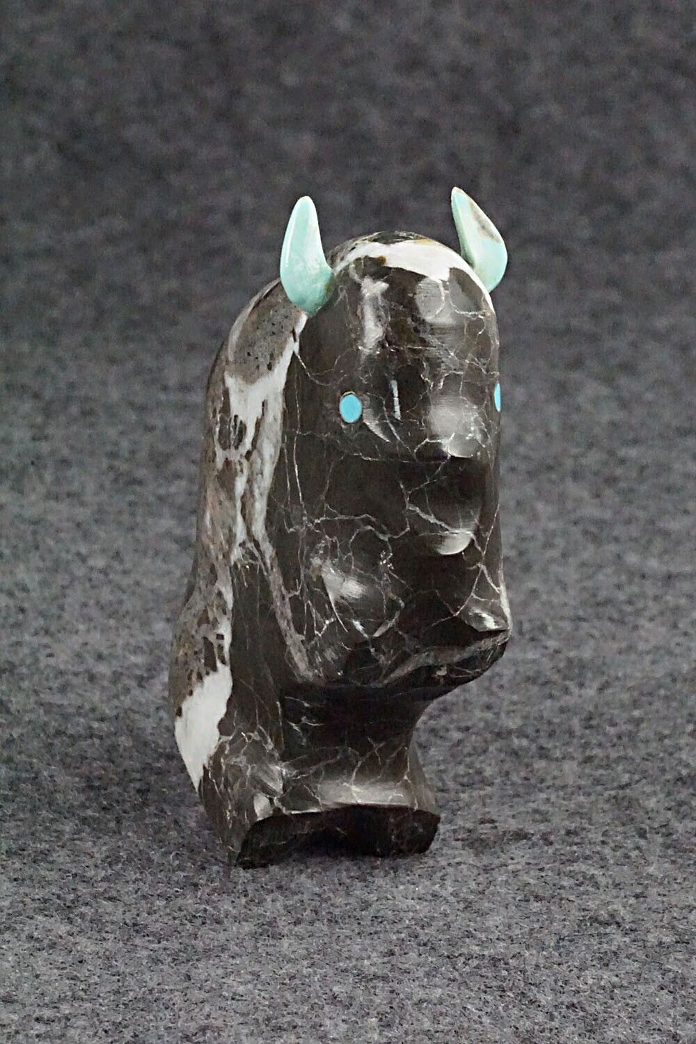 Buffalo Zuni Fetish Carving - Lynn Quam