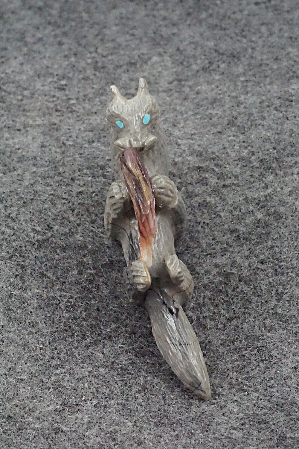 Otter with Fish Zuni Fetish Carving - Wilfred Cheama